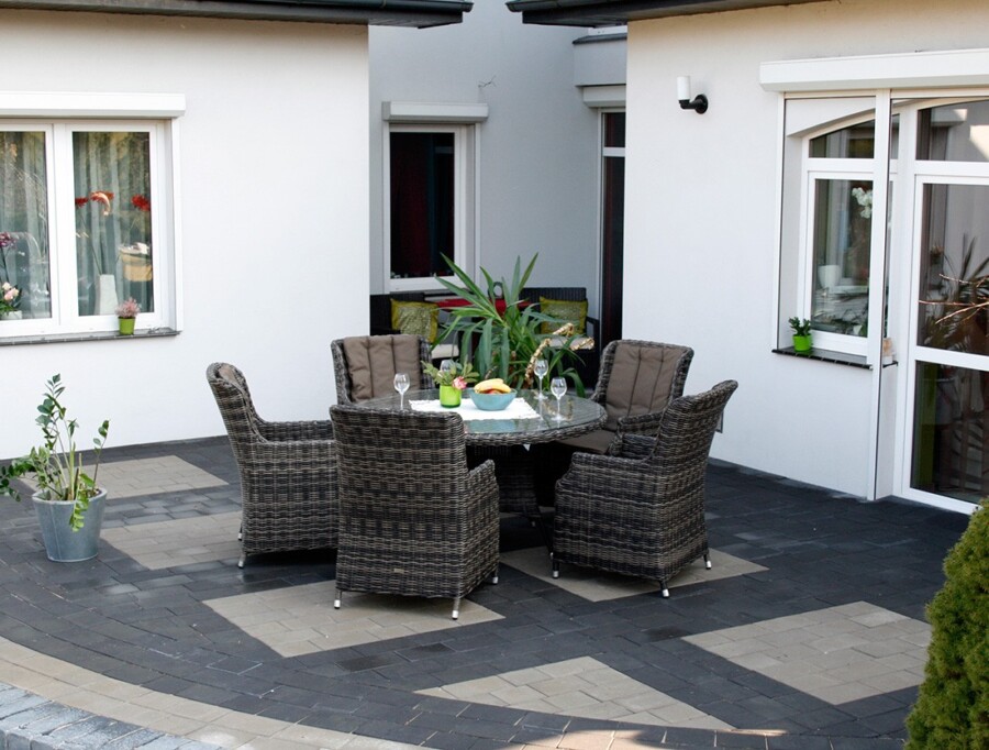 ADRIA S4 110 Mały Okrągły Stół Ogrodowy i 4 fotele z technorattanu