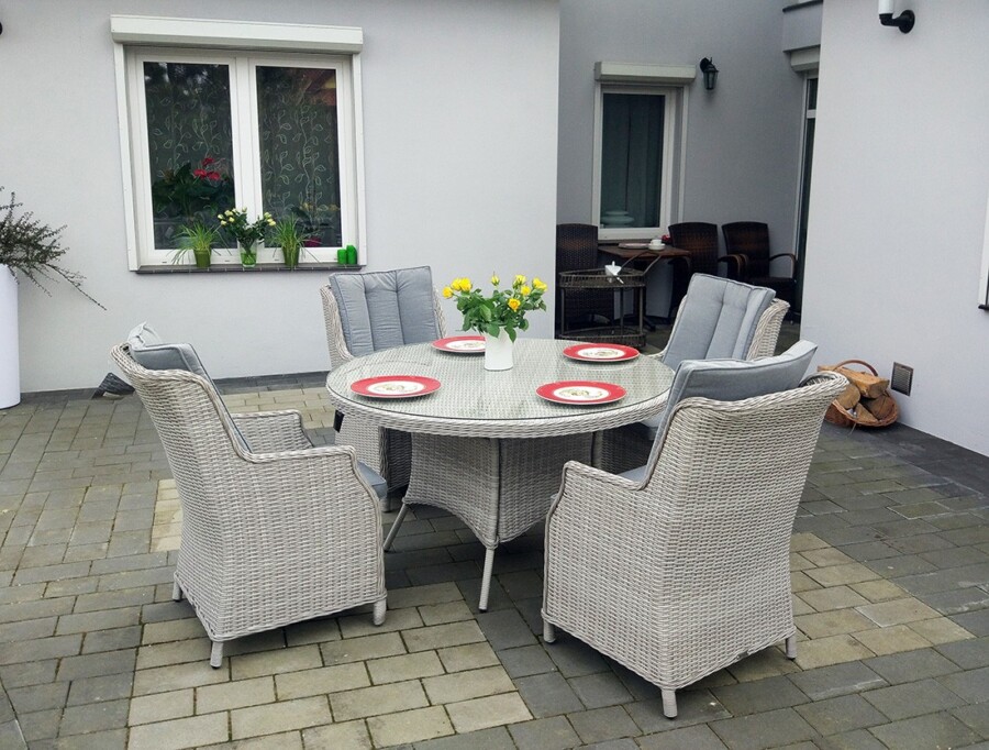 ADRIA S4 110 Mały Okrągły Stół Ogrodowy i 4 fotele z technorattanu