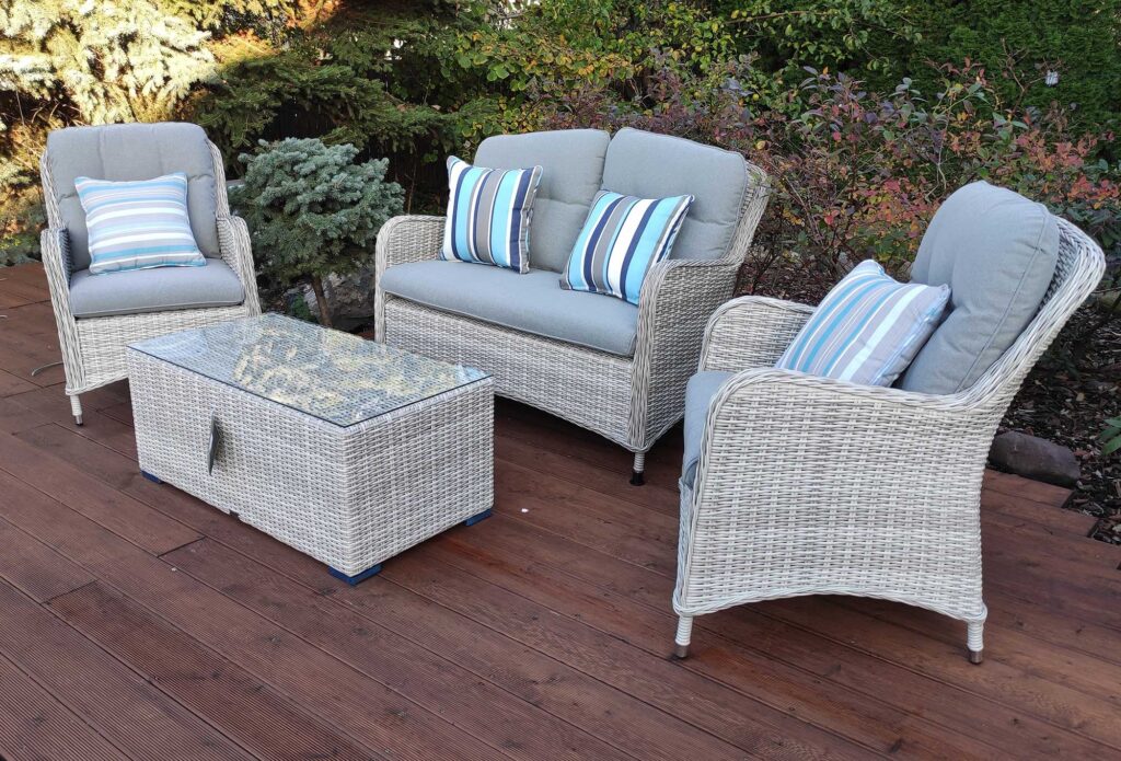 zestaw na taras - sofa 2 , 2 fotele , mały stolik 