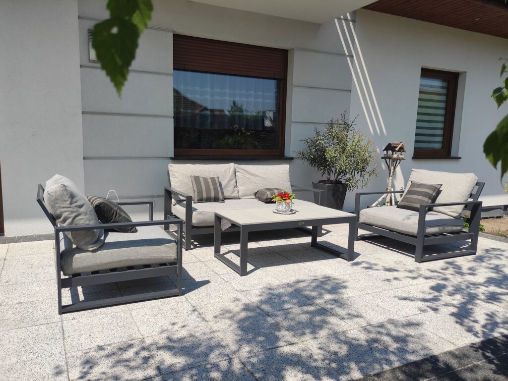 Zestaw kawowy aluminiowy GOTLANDIA – sofa 2-osobowa, 2 fotele i stolik kawowy na taras
