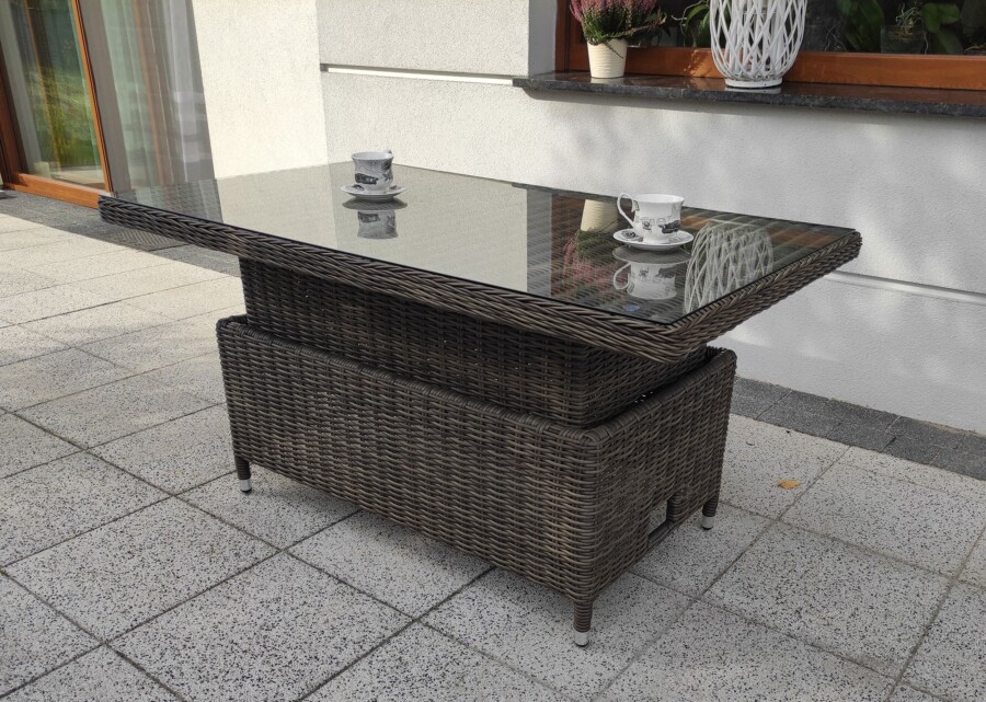 Podnoszony stół LAGOS – technorattan, szkło, regulacja 47–70