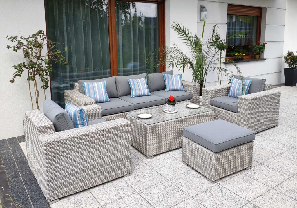 Podnóżek ogrodowy MONZA z technorattanu jako element zestawu wypoczynkowego