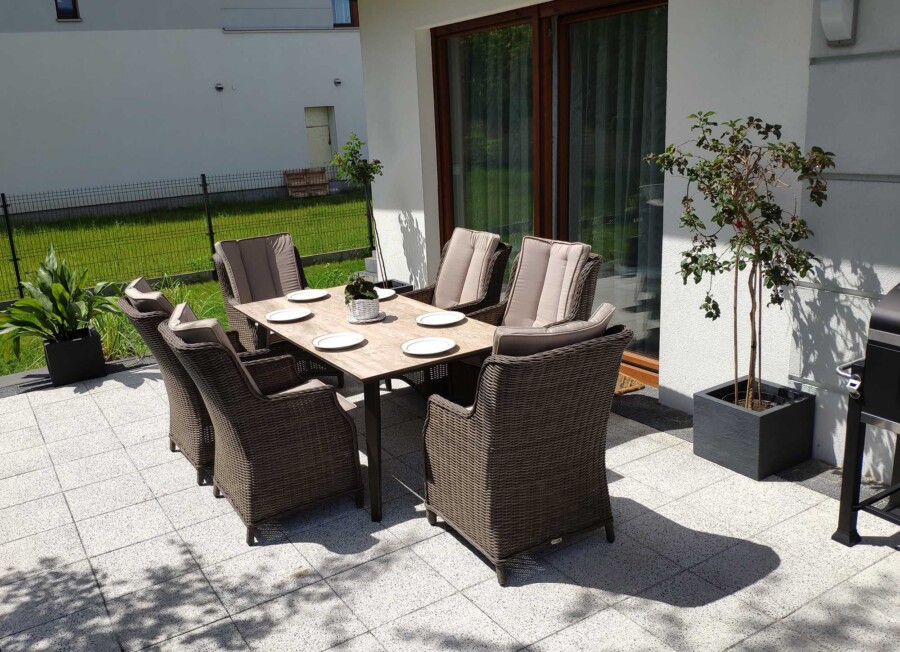 SOUTH CLASSIC Ogrodowy stół ceramiczny i fotele technorattan