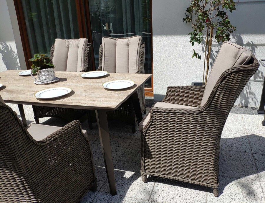 SOUTH CLASSIC Ogrodowy stół ceramiczny i fotele technorattan