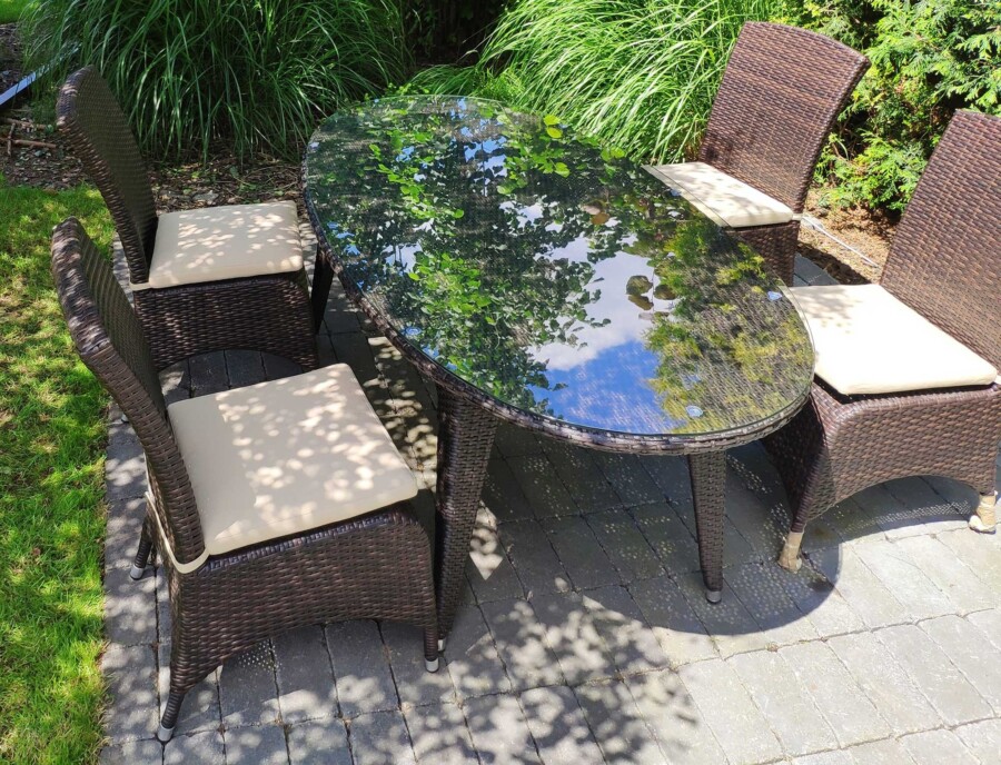 Stół owalny + 4 krzesła. Różne odcienie.