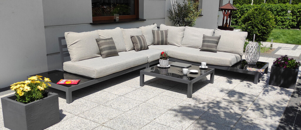 Aluminiowy narożnik ogrodowy Hemson Corner – nowoczesny narożnik L z fotelem i stolikiem