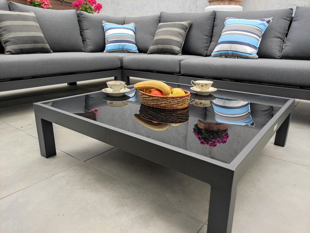 Hemson Corner – stolik kawowy 90x90 do narożnika aluminiowego