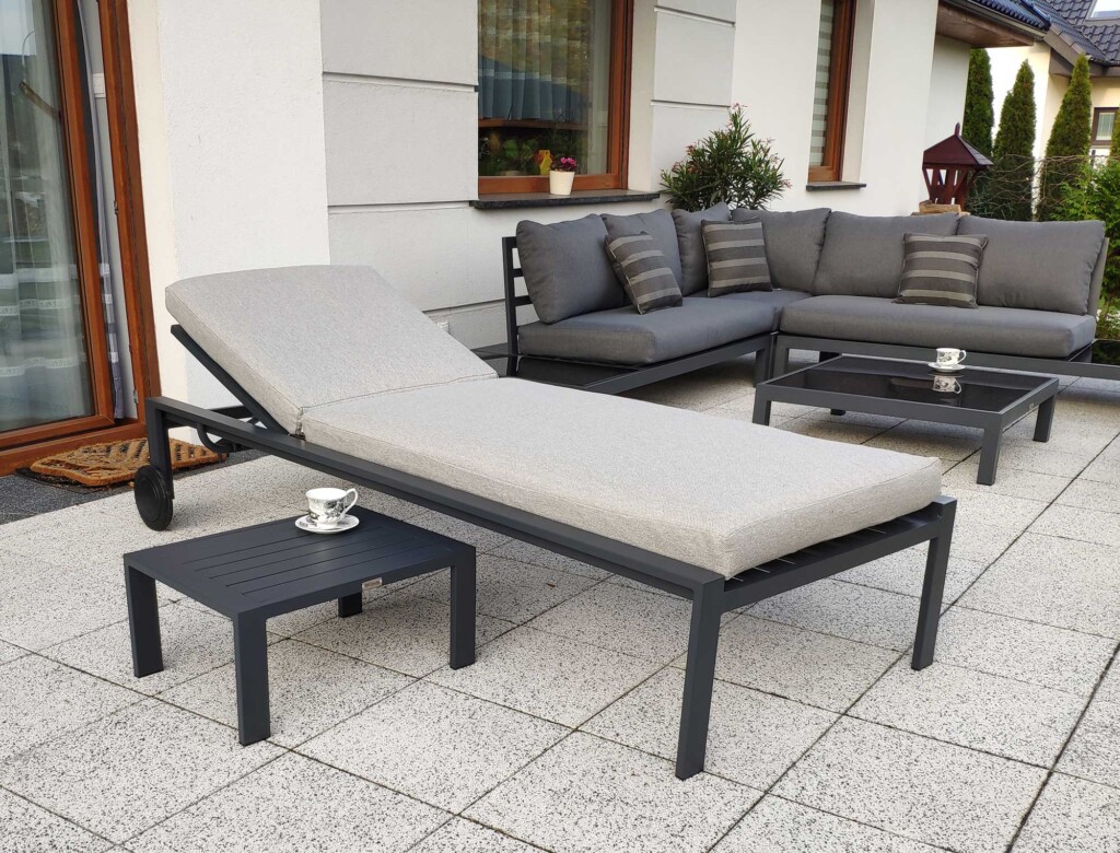 Leżak ogrodowy z materacem - aluminiowy HOLMON – widok na materac i ramę