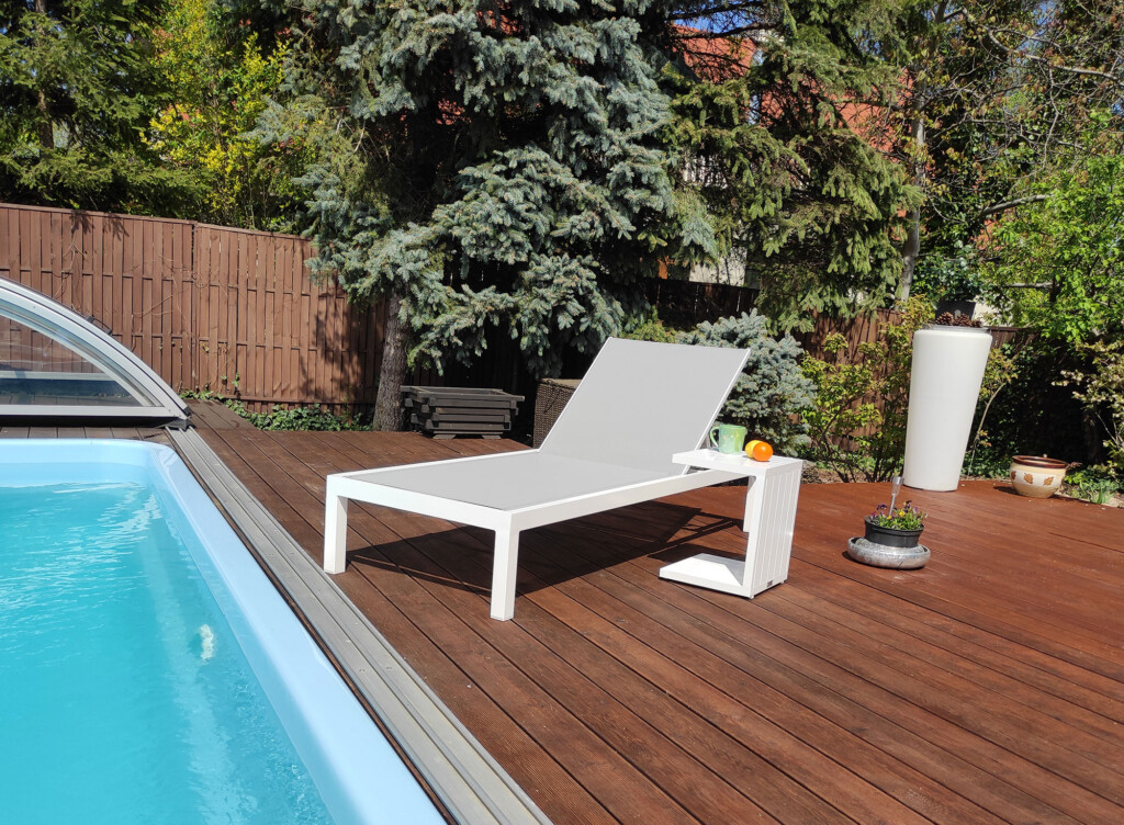 Basenowy leżak Textilene LOKI – aluminiowy leżak basenowy z siatką textilene