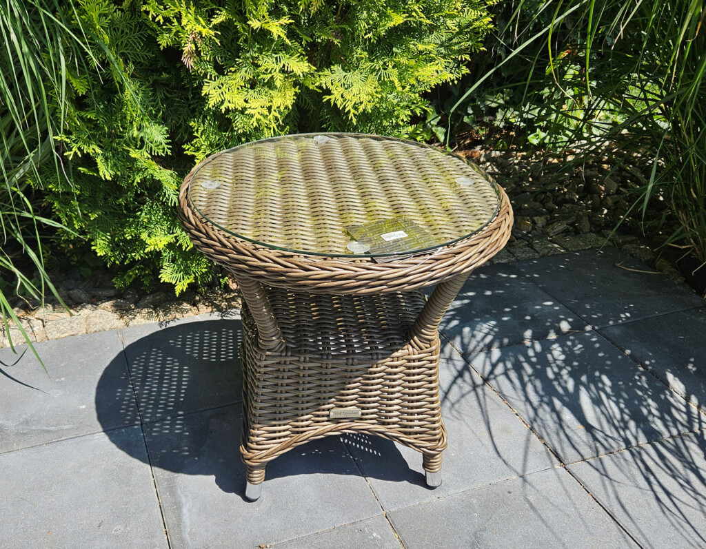 Mały okrągły stolik kawowy