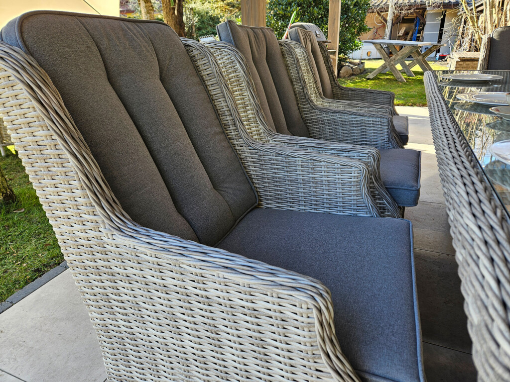 ADRIA S4 135 – detal fotela: wykończenie rantu okrągłą plecionką