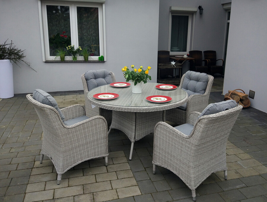 ZEUS 135 Okrągły Stół Tarasowy i 4 Nowoczesne Fotele Technorattan