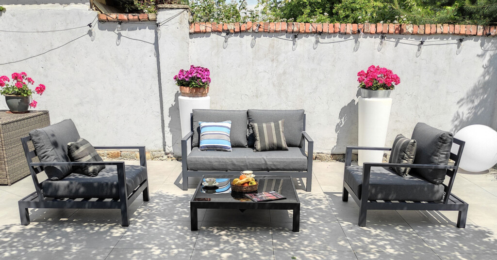 Zestaw kawowy aluminiowy HEMSON – sofa 2-osobowa, 2 fotele i stolik kawowy