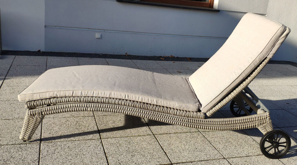 Leżak ogrodowy z kołami MILAN Z PODUSZKĄ 