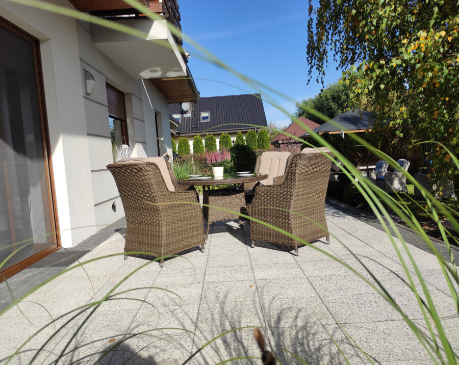 ADRIA S4 110 Mały Okrągły Stół Ogrodowy i 4 fotele z technorattanu