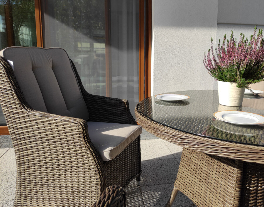 ADRIA S4 110 Mały Okrągły Stół Ogrodowy i 4 fotele z technorattanu