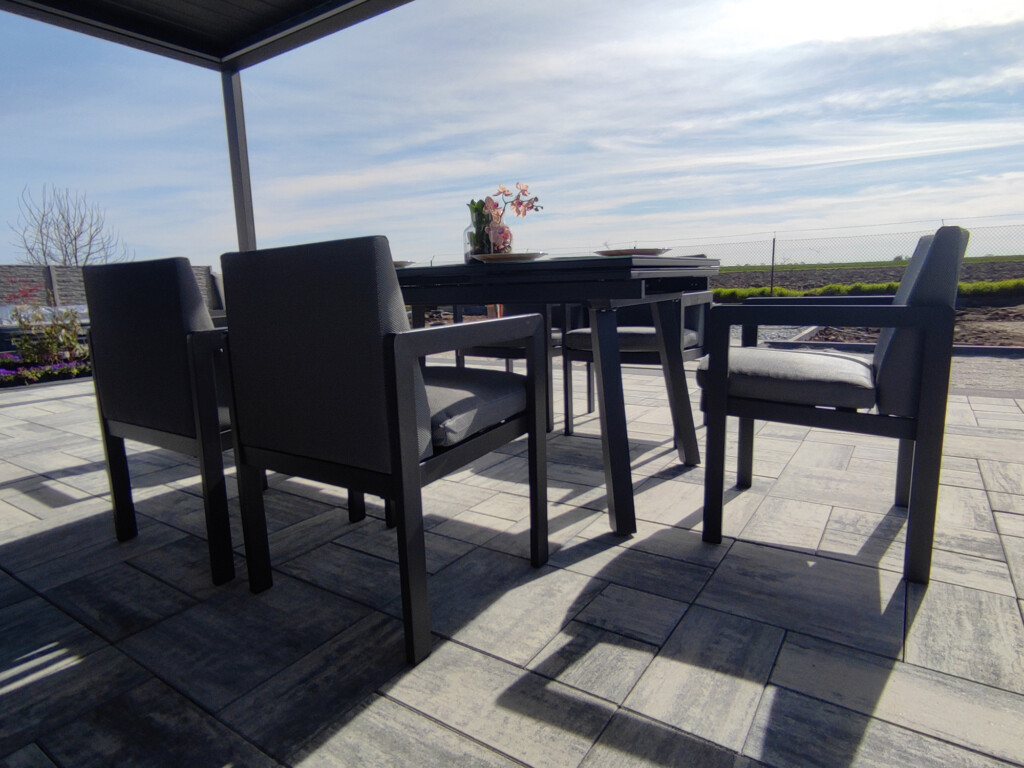 Fotel ogrodowy tapicerowany widok na cały zestaw 