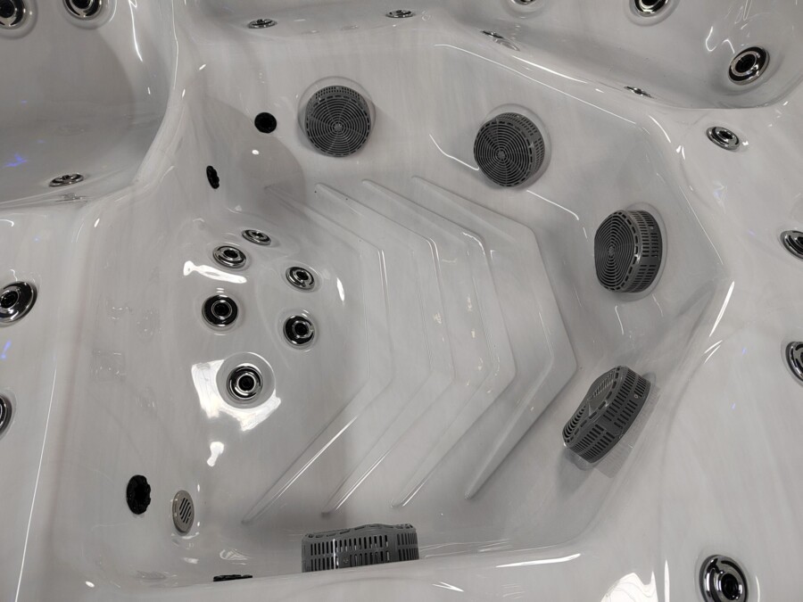 Jacuzzi / wanna ogrodowa z hydromasażem - CANNES