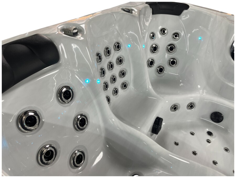 Jacuzzi / wanna ogrodowa z hydromasażem - CANNES