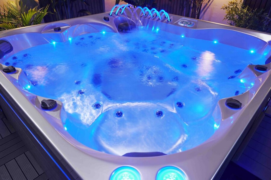 Jacuzzi / wanna ogrodowa z hydromasażem - CANNES