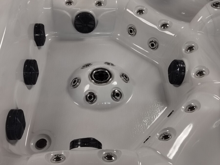 Jacuzzi / wanna ogrodowa z hydromasażem - MONTE CARLO