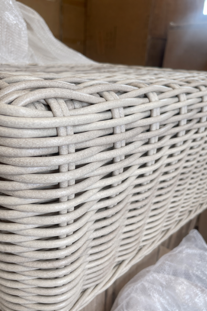 Duży komplet na taras TOSCANIA PREMIUM – detal okrągłej plecionki technorattanu 8 mm