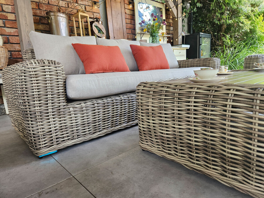 TOSCANIA - Meble tarasowe. Duża sofa, 2 fotele, stół, podnóżek. OKRĄGŁY TECHNORATTAN