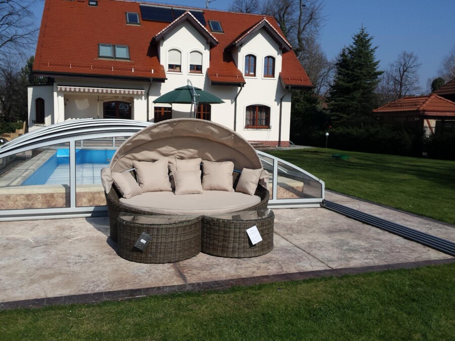 Stolik z technorattanu półokrągły RAWENNA Stolik z technorattanu półokrągły RAWENNA