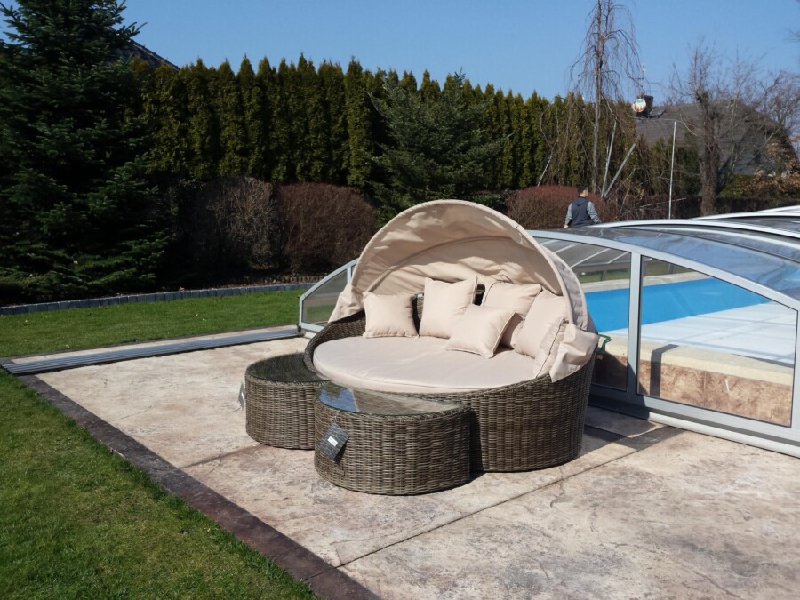 Stolik z technorattanu półokrągły RAWENNA Stolik z technorattanu półokrągły RAWENNA