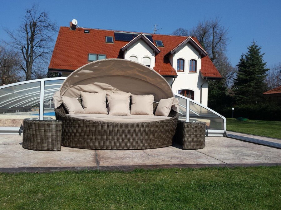 Stolik z technorattanu półokrągły RAWENNA Stolik z technorattanu półokrągły RAWENNA