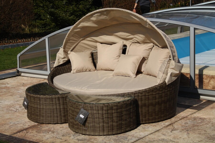 Stolik z technorattanu półokrągły RAWENNA Stolik z technorattanu półokrągły RAWENNA