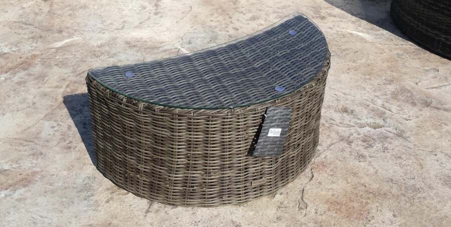 Stolik z technorattanu półokrągły RAWENNA Stolik z technorattanu półokrągły RAWENNA