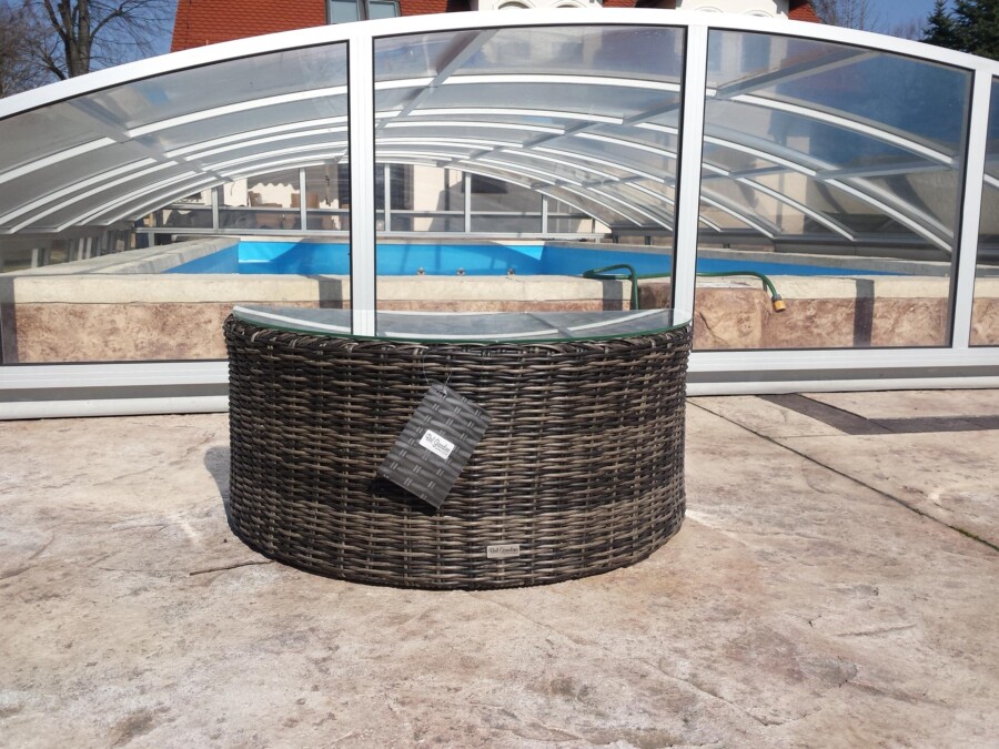 Stolik z technorattanu półokrągły RAWENNA Stolik z technorattanu półokrągły RAWENNA