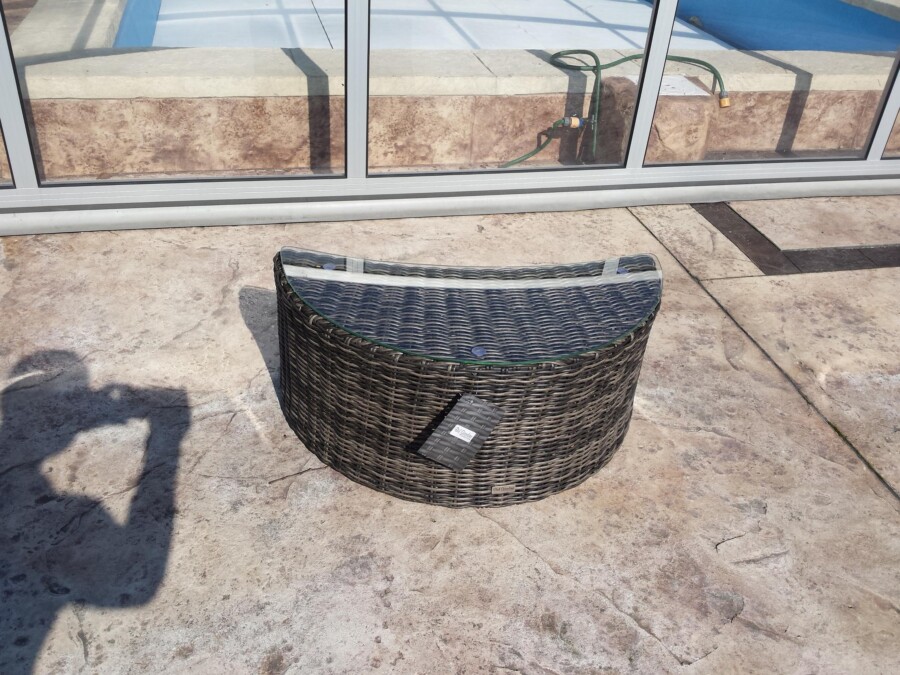 Stolik z technorattanu półokrągły RAWENNA Stolik z technorattanu półokrągły RAWENNA