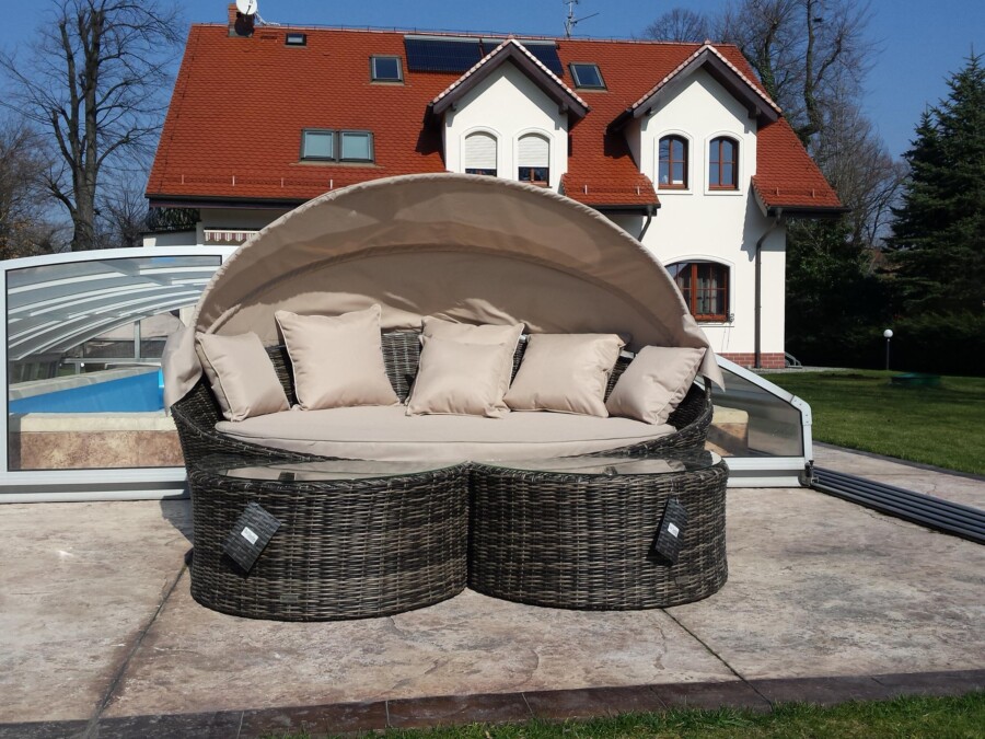 Stolik z technorattanu półokrągły RAWENNA Stolik z technorattanu półokrągły RAWENNA