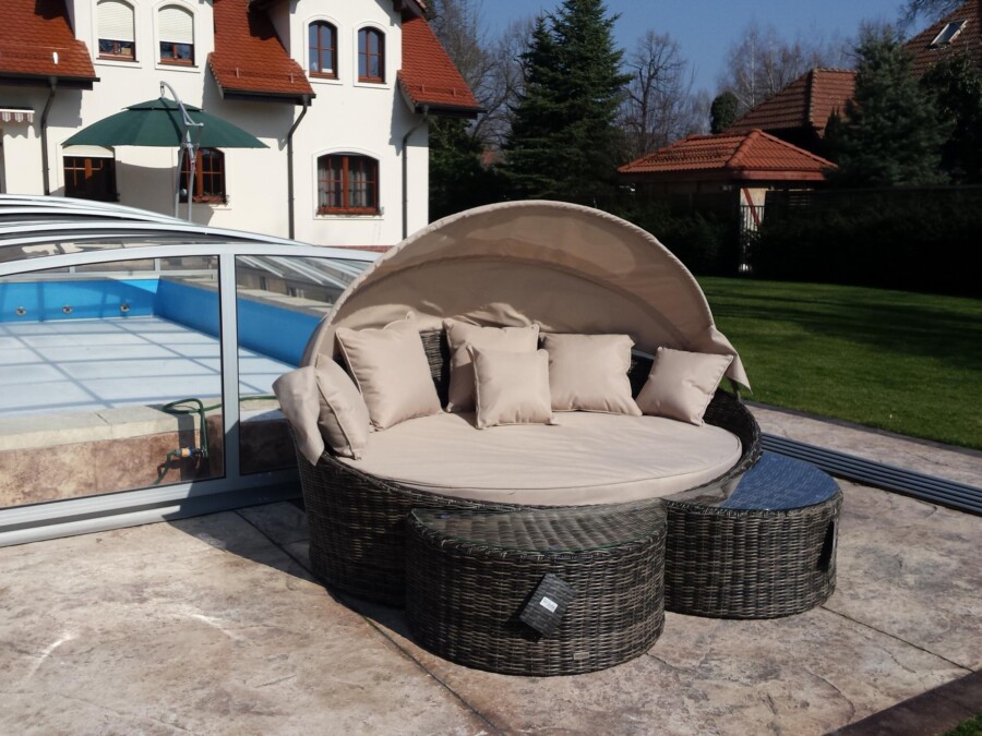 Stolik z technorattanu półokrągły RAWENNA Stolik z technorattanu półokrągły RAWENNA