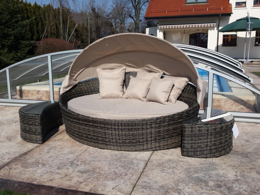 Stolik z technorattanu półokrągły RAWENNA Stolik z technorattanu półokrągły RAWENNA