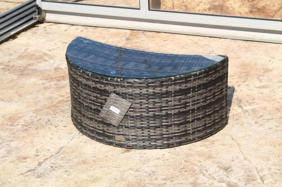 Stolik z technorattanu półokrągły RAWENNA Stolik z technorattanu półokrągły RAWENNA