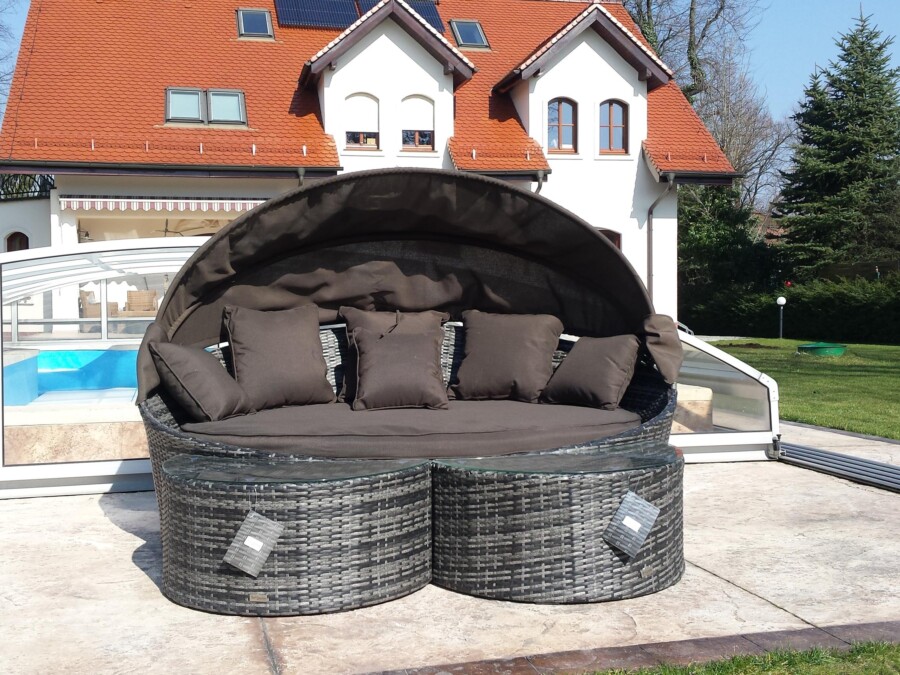 Stolik z technorattanu półokrągły RAWENNA Stolik z technorattanu półokrągły RAWENNA