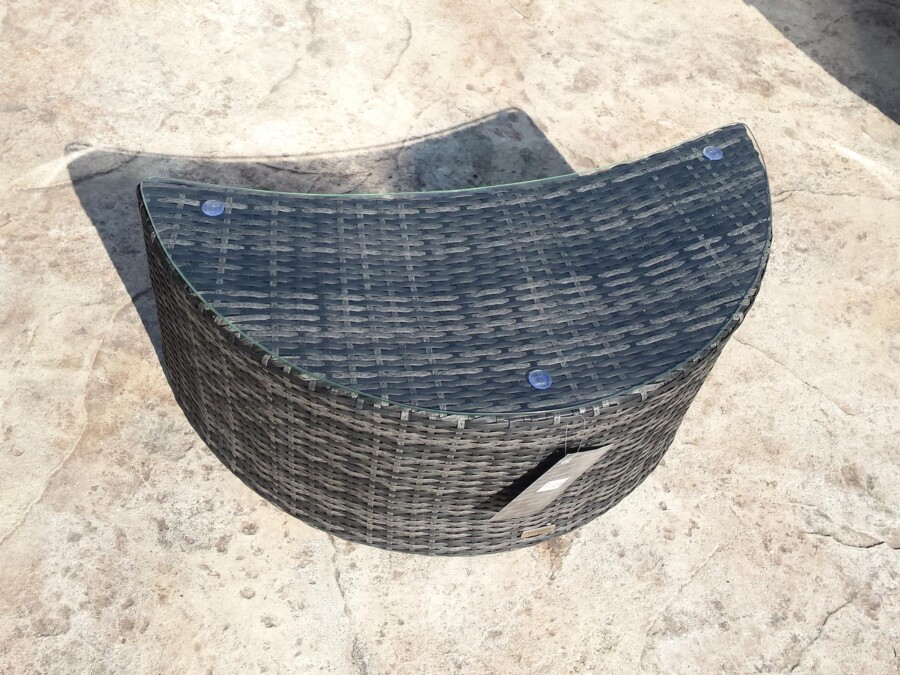 Stolik z technorattanu półokrągły RAWENNA Stolik z technorattanu półokrągły RAWENNA