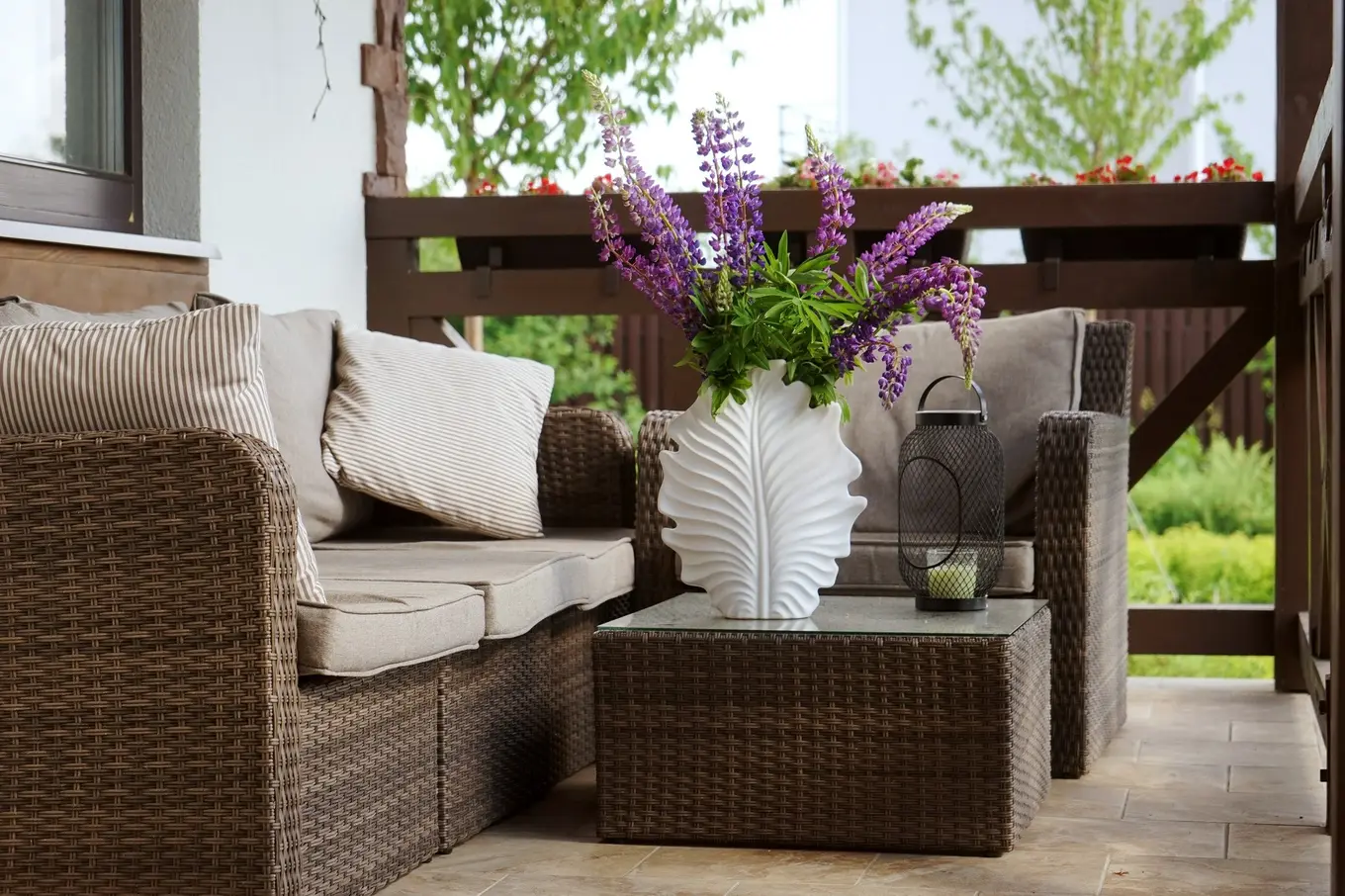 meble ogrodowe na tarasie