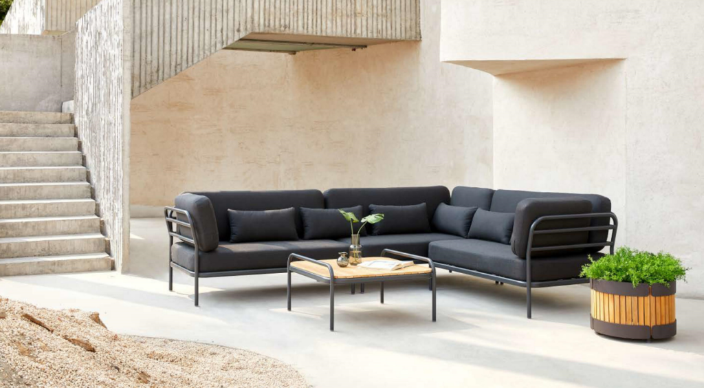 MORETI – stolik kawowy z elementami drewna teak